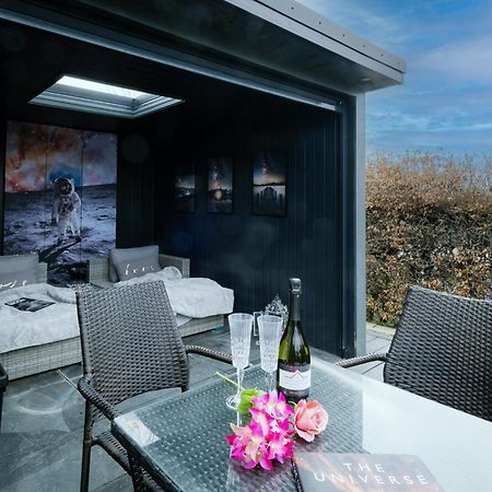 Rockside - Luxury 1 Bedroom Home With Hot Tub, Central Location, Parking And Pet Friendly Windermere Eksteriør bilde