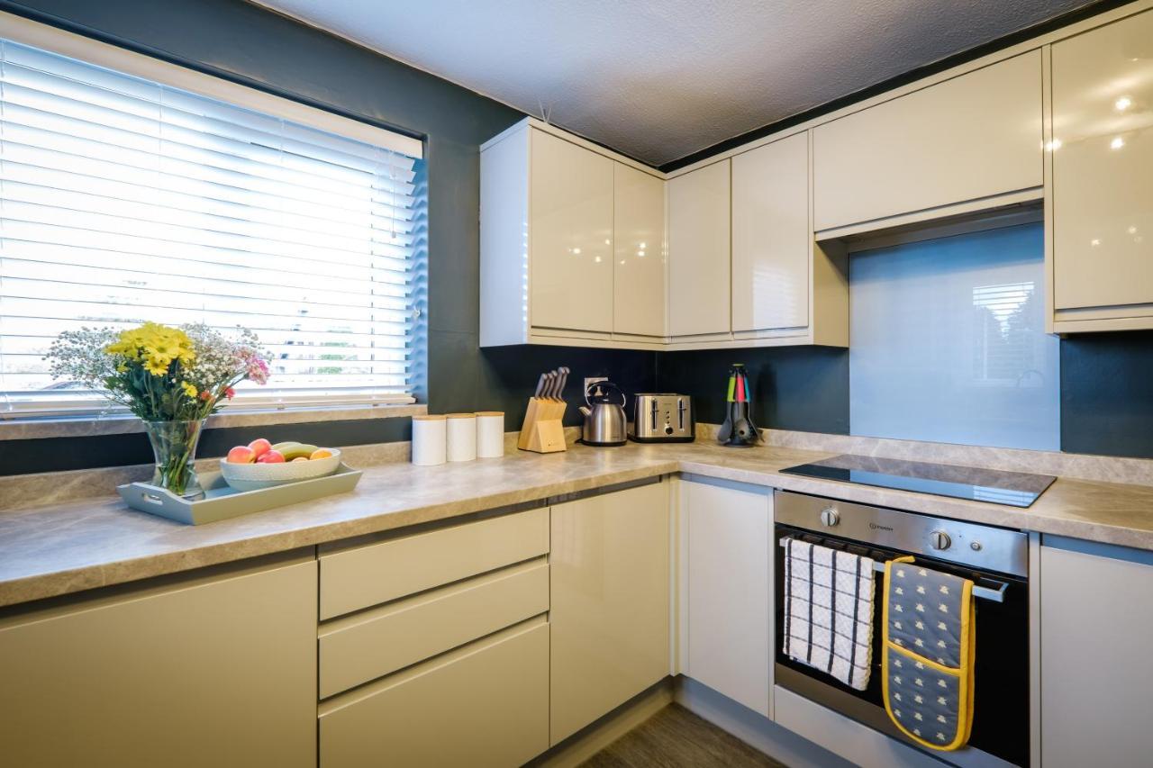 Rockside - Luxury 1 Bedroom Home With Hot Tub, Central Location, Parking And Pet Friendly Windermere Eksteriør bilde