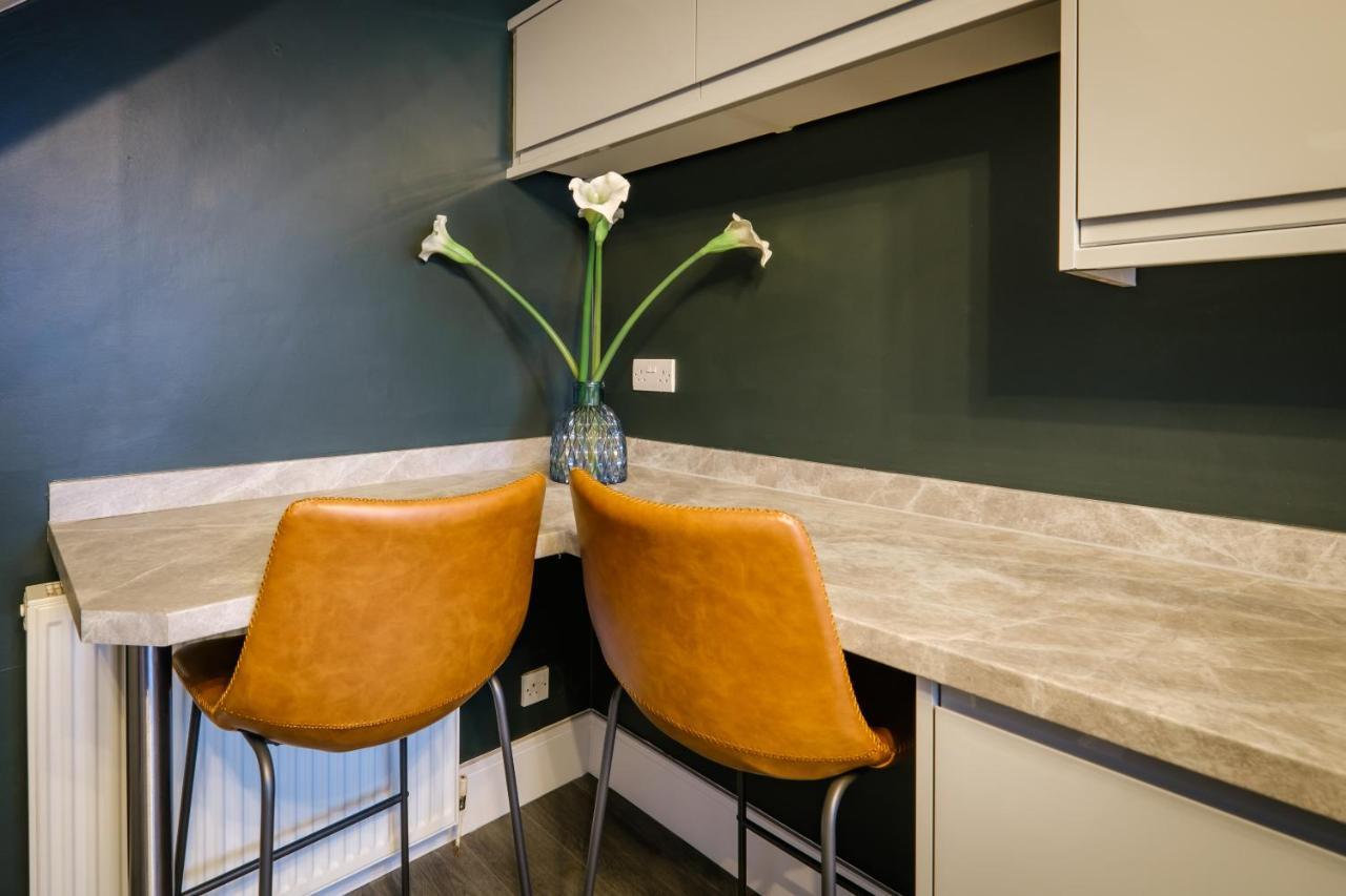 Rockside - Luxury 1 Bedroom Home With Hot Tub, Central Location, Parking And Pet Friendly Windermere Eksteriør bilde