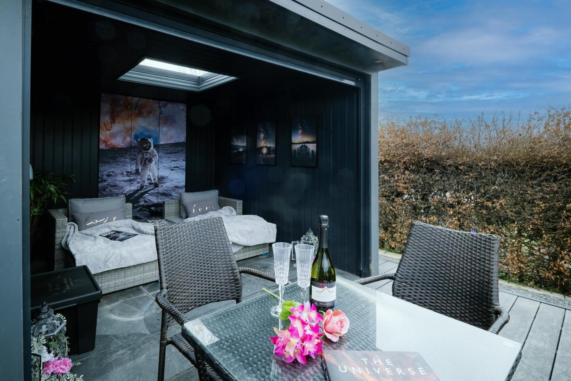 Rockside - Luxury 1 Bedroom Home With Hot Tub, Central Location, Parking And Pet Friendly Windermere Eksteriør bilde