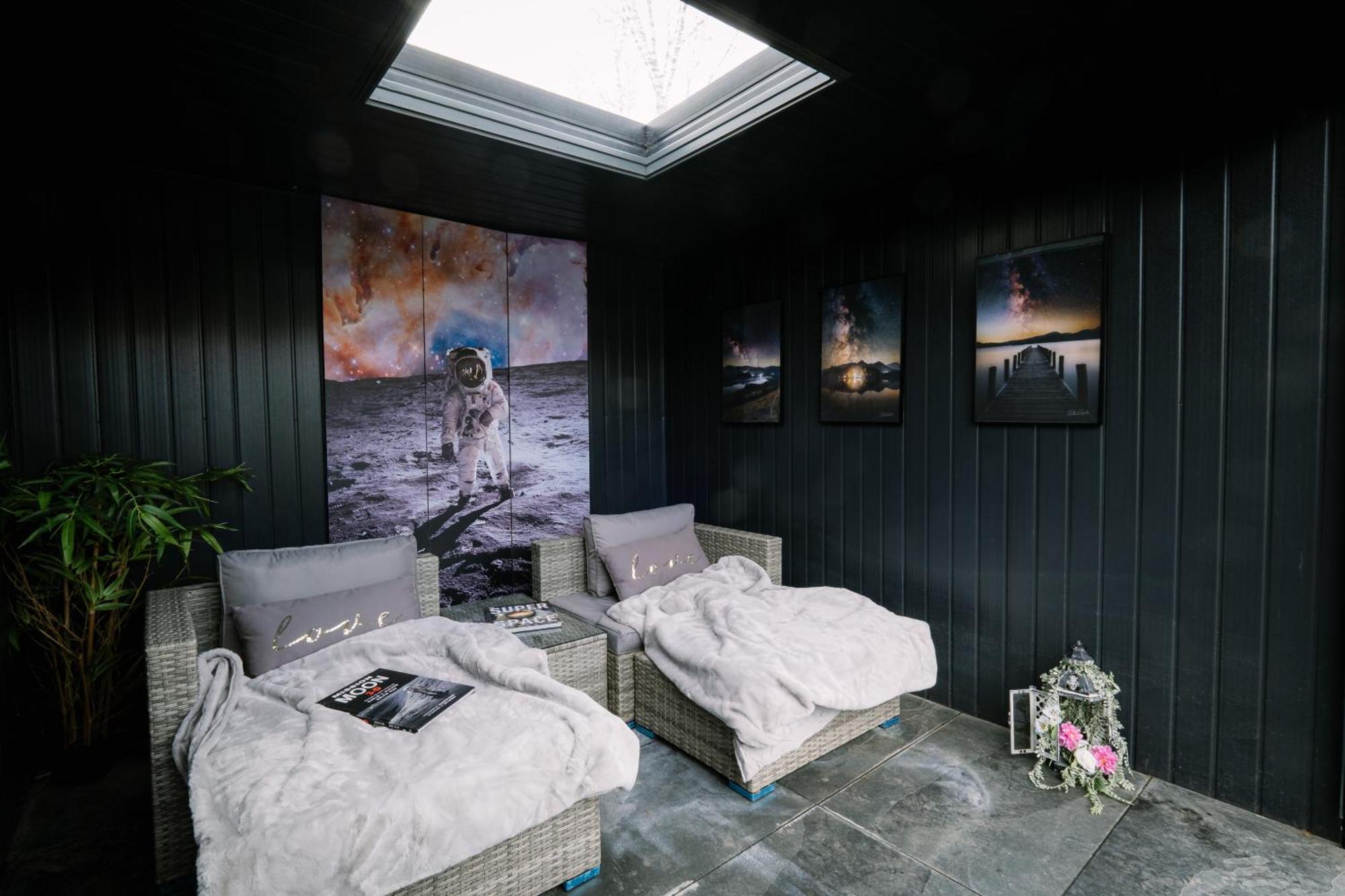 Rockside - Luxury 1 Bedroom Home With Hot Tub, Central Location, Parking And Pet Friendly Windermere Eksteriør bilde